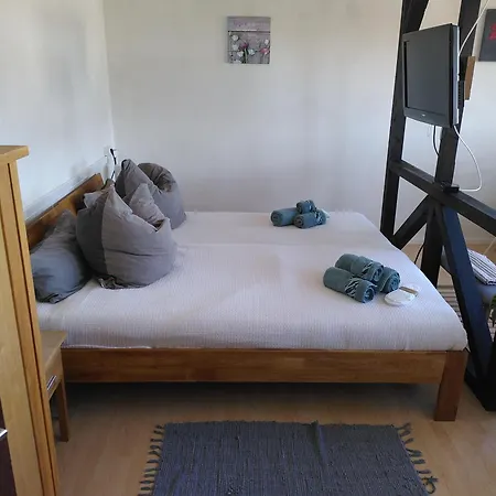 Endgueltig Zu Zur Post - Huelchrath Hotell 3*